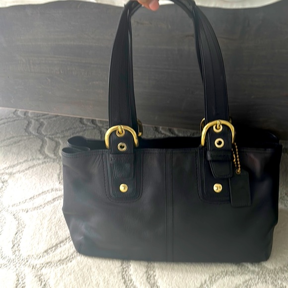 Vintage black coach shoulder bag with gold hardware - Picture 1 of 14